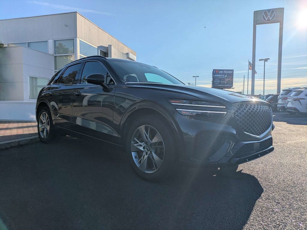 Used 2025 Genesis GV70 3.5T Sport AWD/4WD image 3