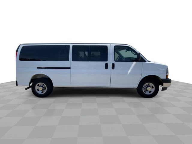 Used 2025 Chevrolet Express 3500 LT w/ LT Preferred Equipment Group RWD image 3