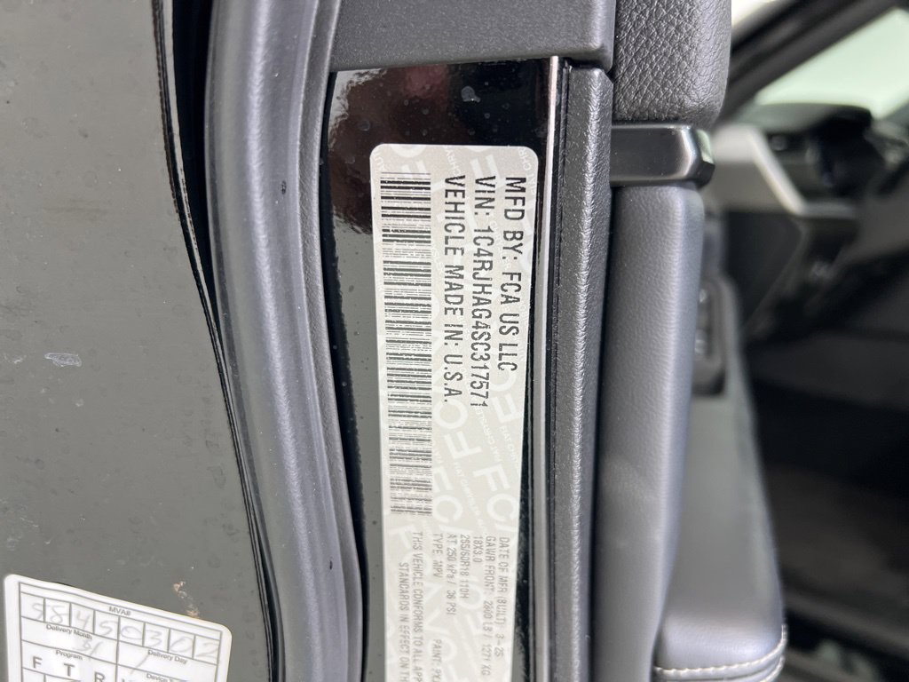 Used 2025 Jeep Grand Cherokee Altitude AWD/4WD image 33