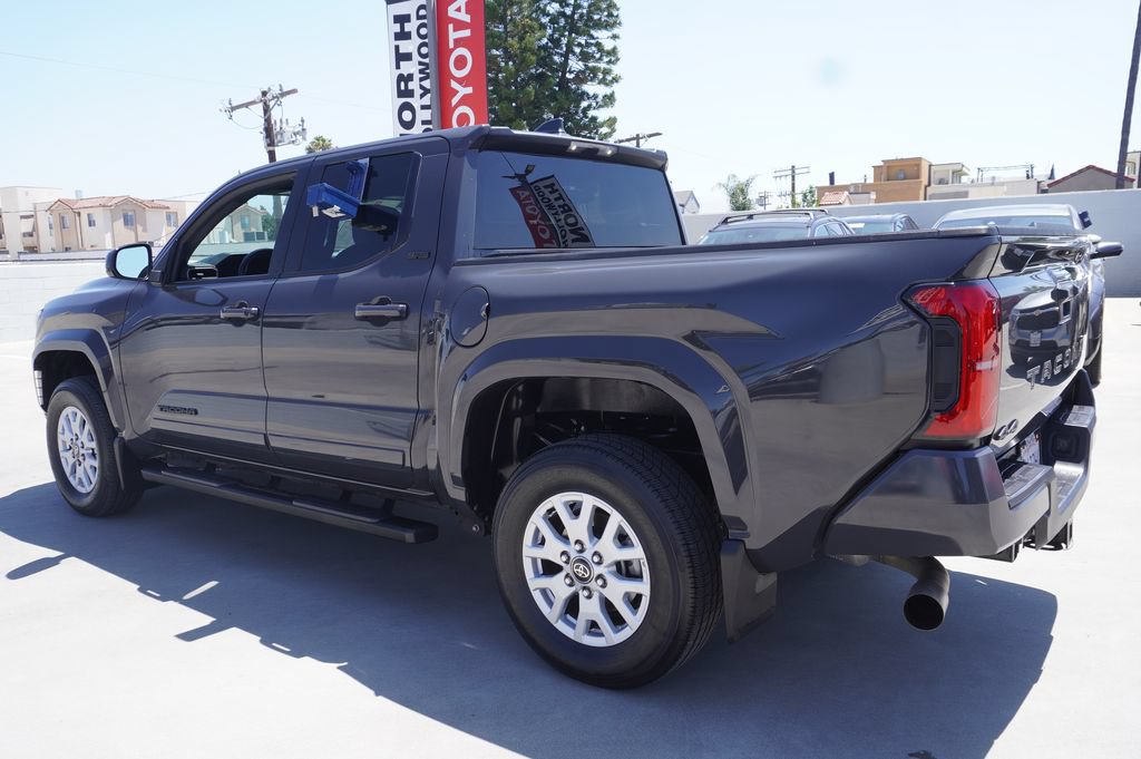 Certified 2025 Toyota Tacoma SR5 AWD/4WD image 5