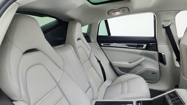 Used 2018 Porsche Panamera 4S image 25