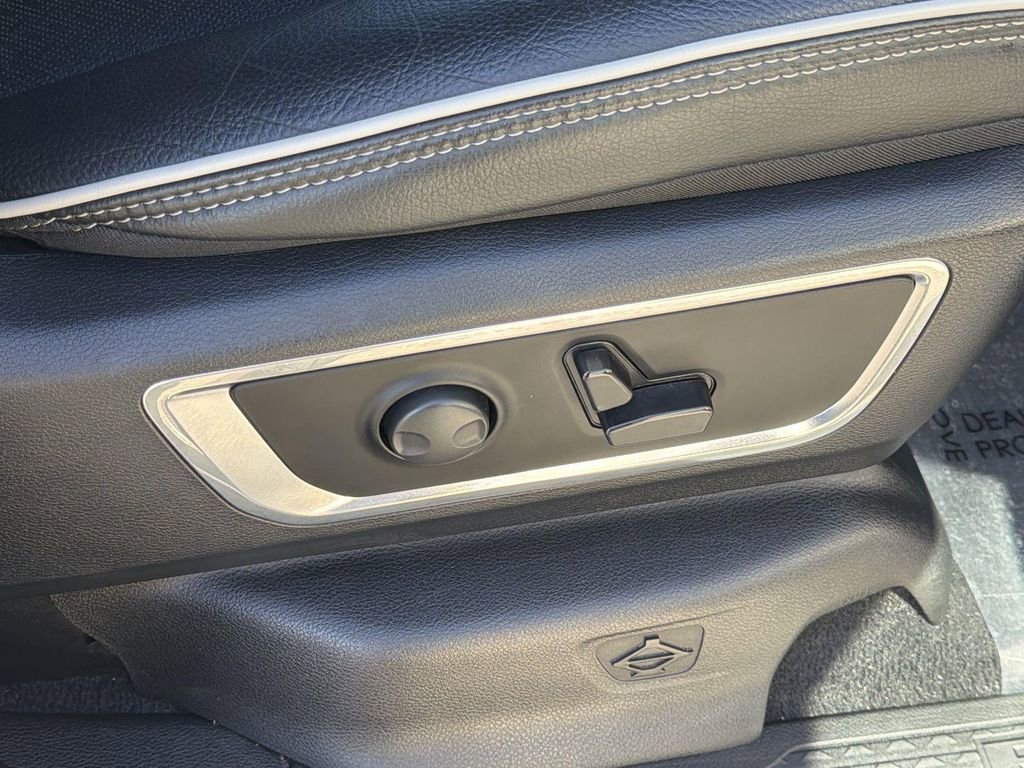 Used 2025 RAM 1500 Laramie image 32