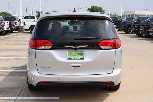 New 2026 Chrysler Voyager LX FWD image 5