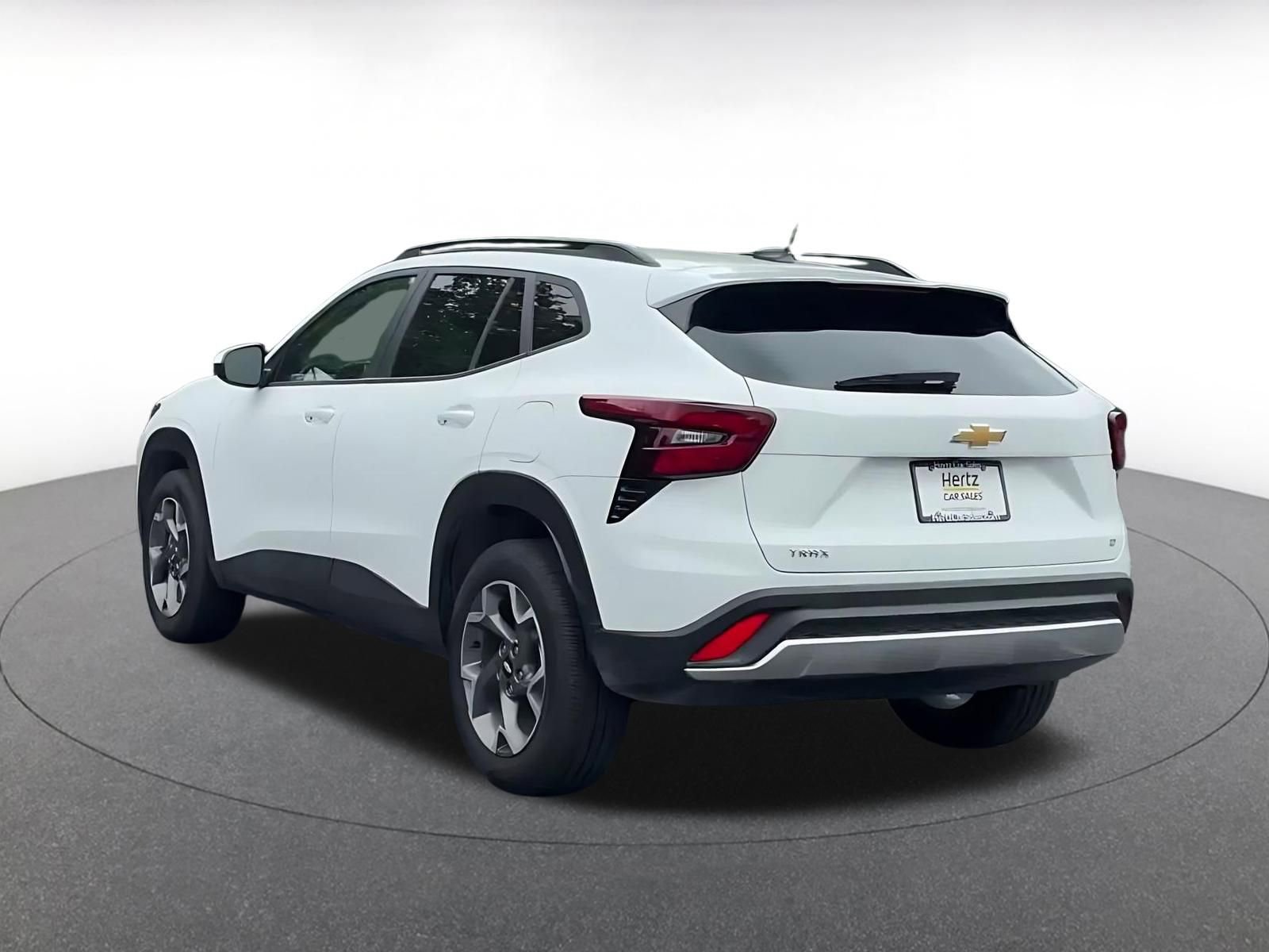 Used 2025 Chevrolet Trax LT FWD image 11