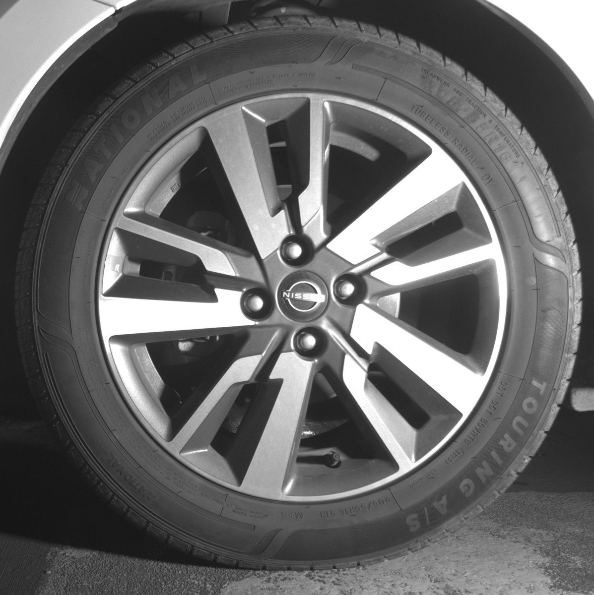 Used 2025 Nissan Versa SV image 12