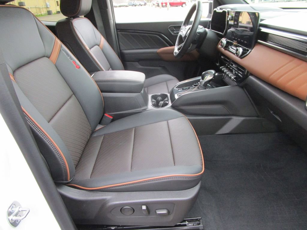 Used 2025 GMC Canyon AT4 w/ Technology Plus Package image 21