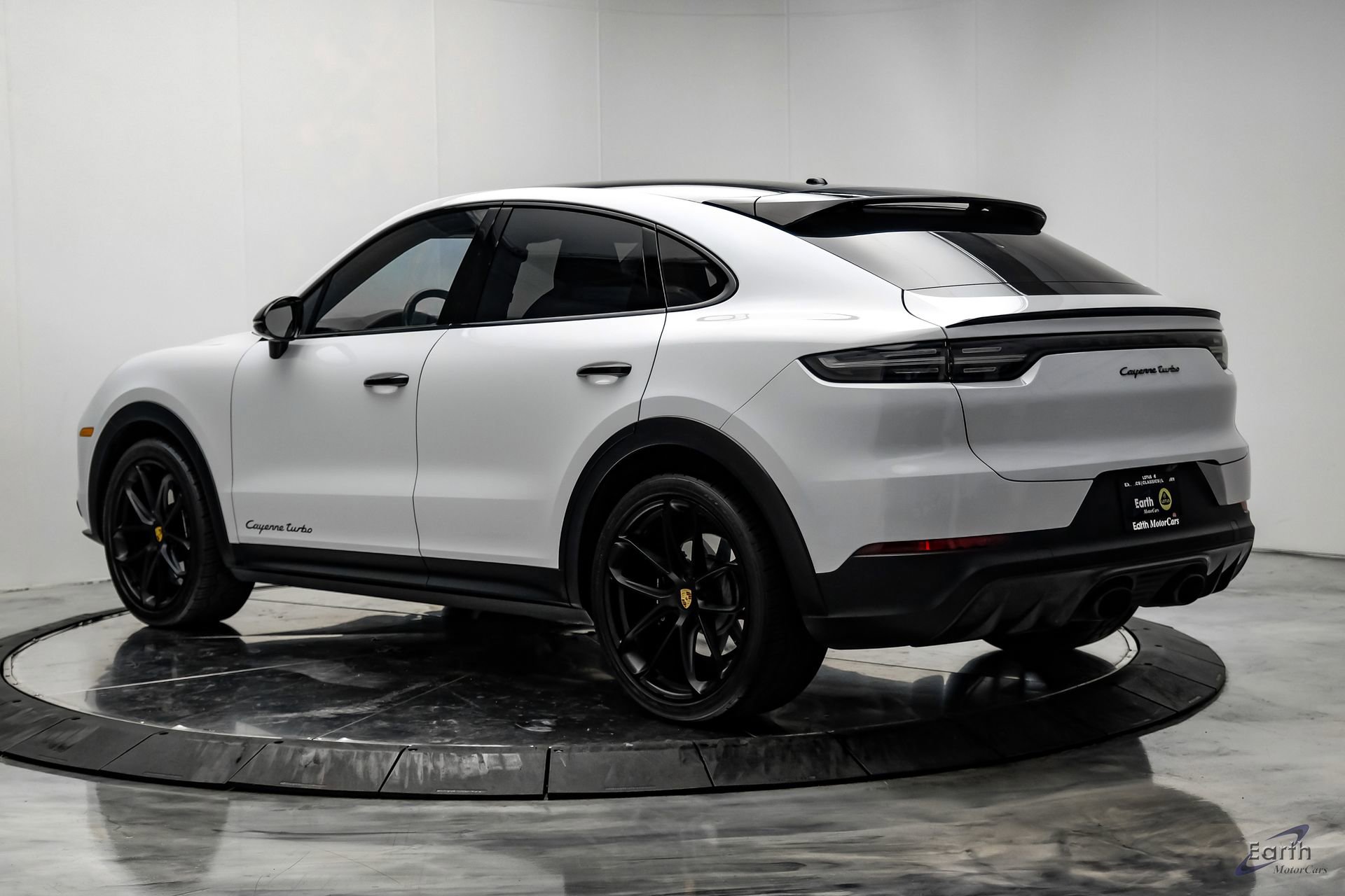 Used 2022 Porsche Cayenne Turbo image 10