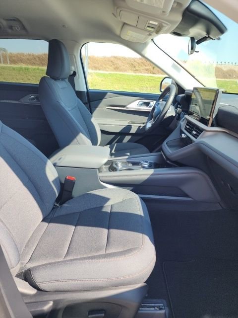 Used 2025 Ford Explorer Active image 40
