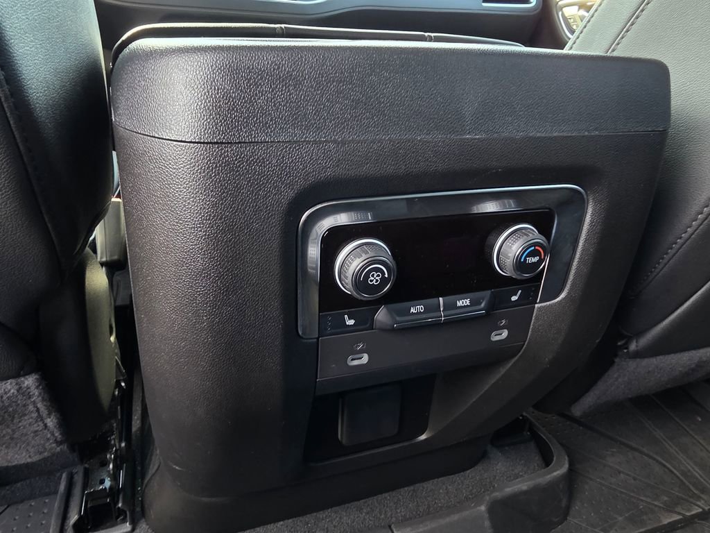 Used 2024 Chevrolet Tahoe Z71 w/ Luxury Package image 27