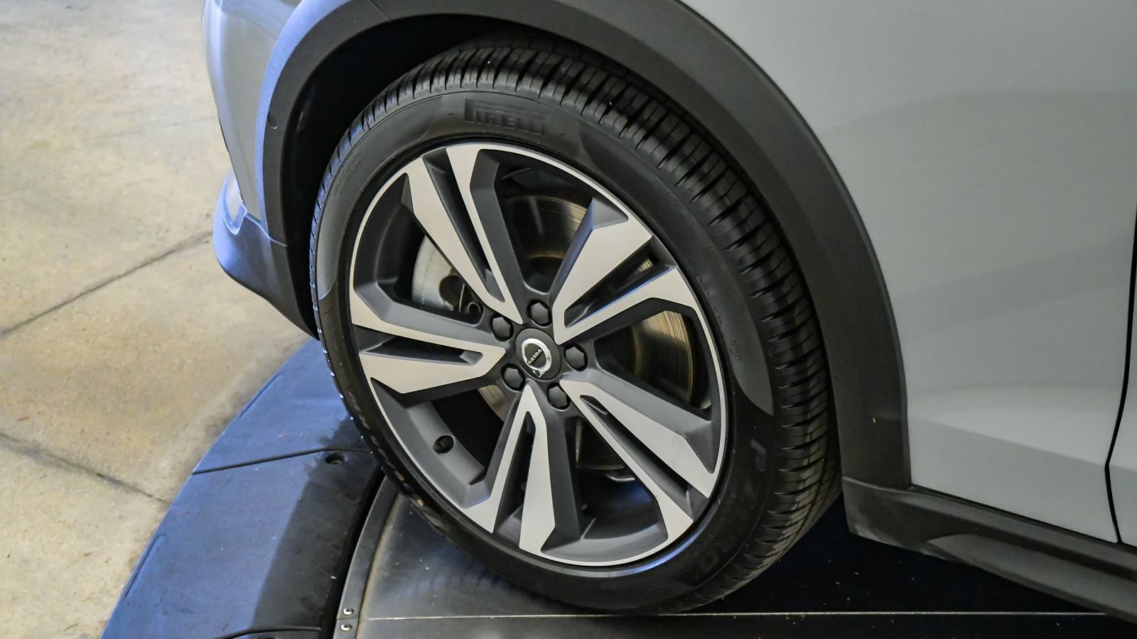 Certified 2025 Volvo V60 B5 Cross Country Plus AWD/4WD image 10