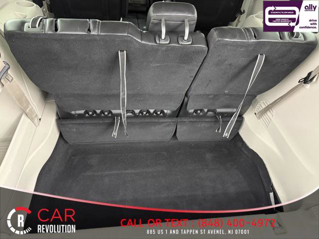 Used 2024 Chrysler Pacifica Touring-L FWD image 10