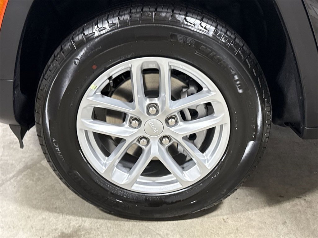 New 2025 Jeep Grand Cherokee Laredo X w/ Luxury Tech Group I image 25