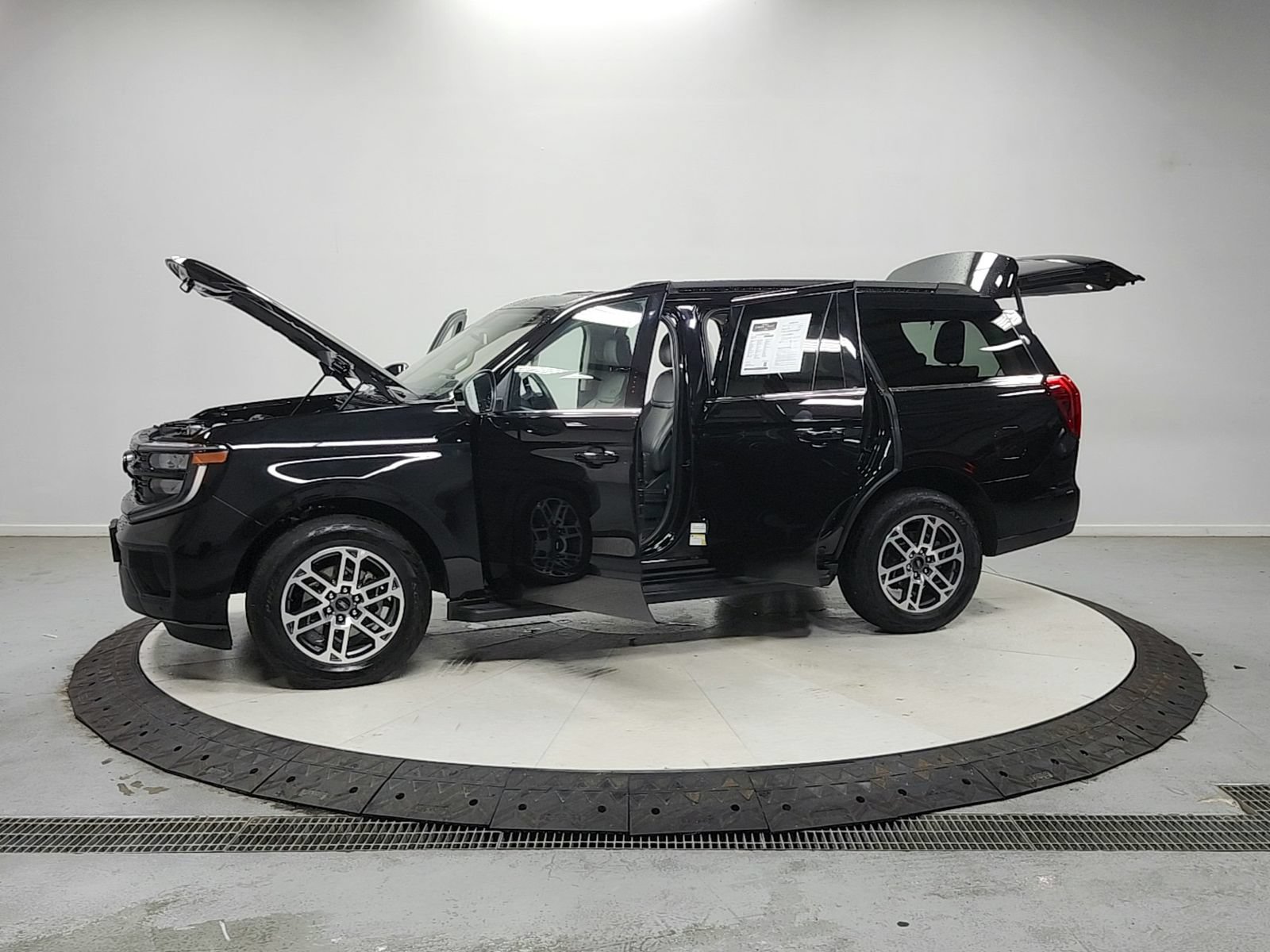 Used 2025 Ford Expedition Active AWD/4WD image 13