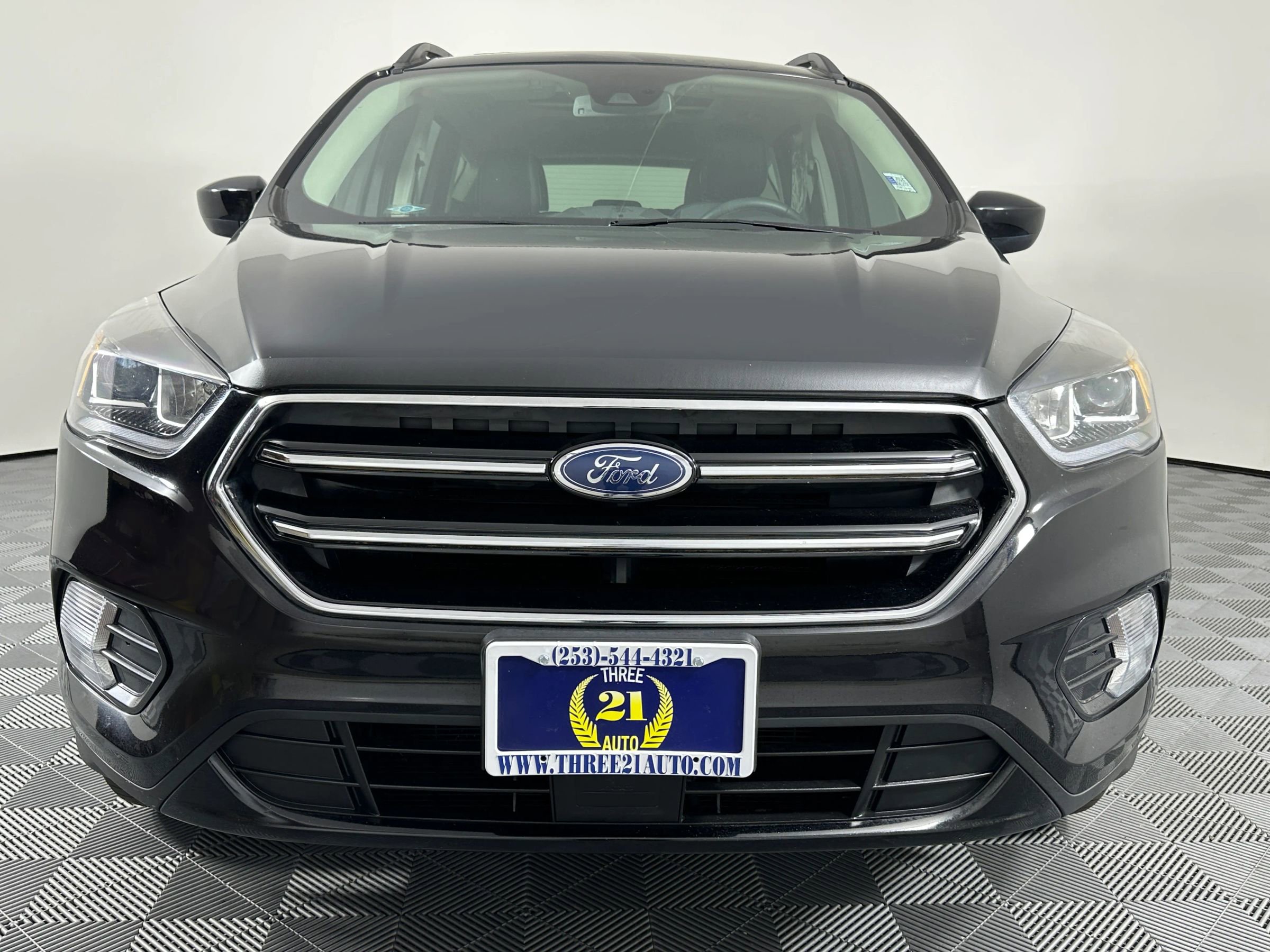 Used 2018 Ford Escape SE w/ Ford Safe & Smart Package AWD/4WD image 3