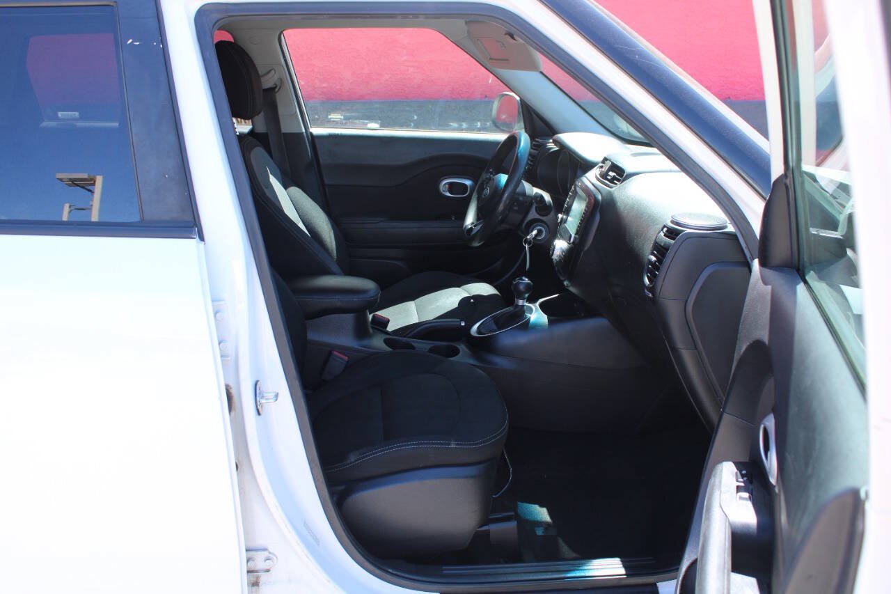 Used 2018 Kia Soul + FWD image 11