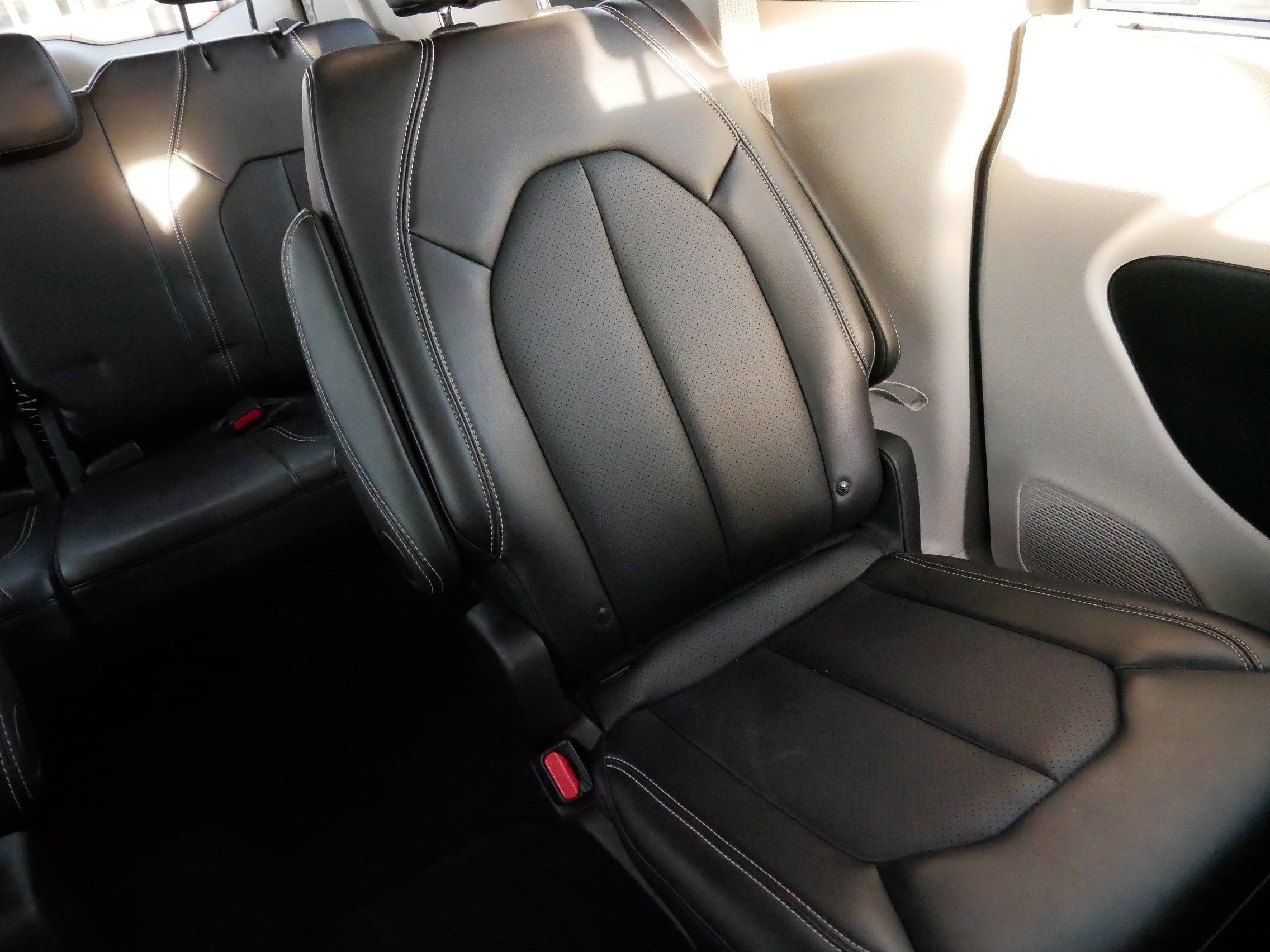 Used 2024 Chrysler Pacifica Touring-L w/ Road Tripper Package image 14