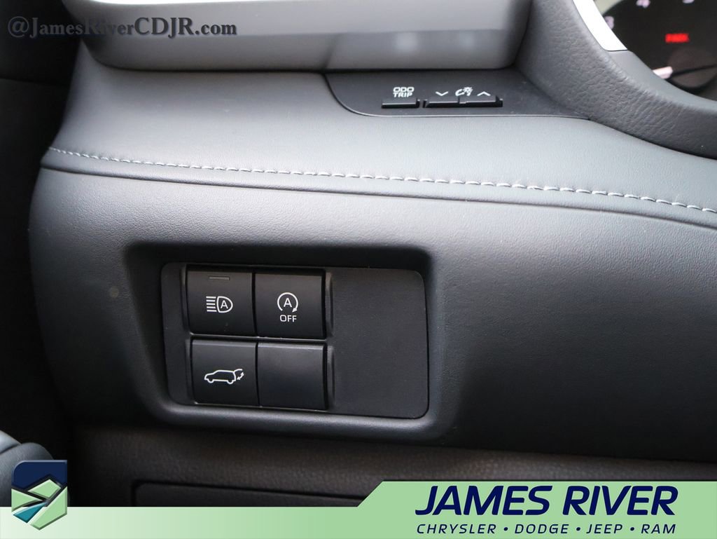 Used 2025 Toyota Highlander XLE image 33