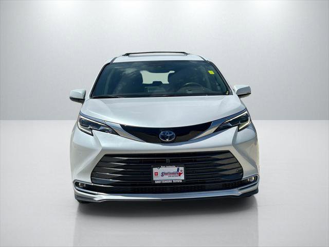 Certified 2024 Toyota Sienna Platinum AWD/4WD image 2