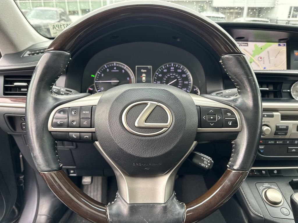 Used 2016 Lexus ES 350 350 w/ Navigation System Package image 17