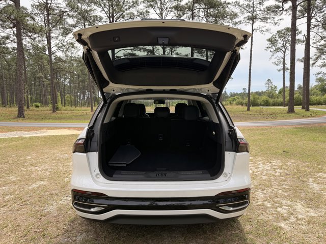 Used 2025 Lincoln Nautilus Reserve image 9