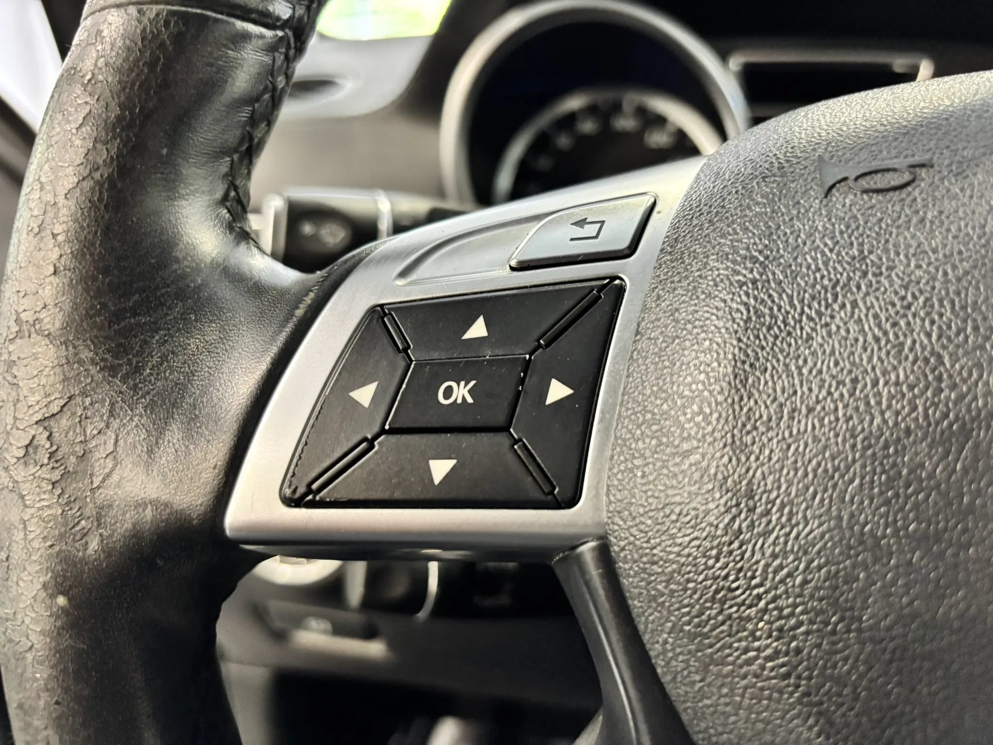 Used 2014 Mercedes-Benz GL 450 4MATIC image 34