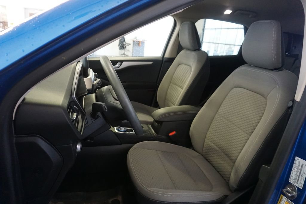 Used 2020 Ford Escape SE image 17