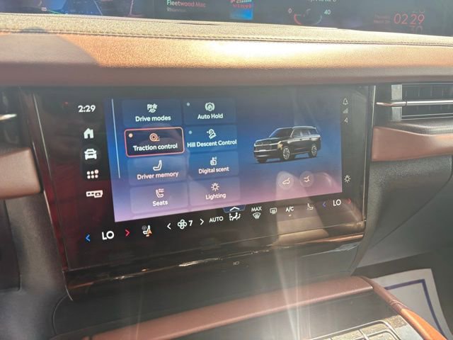 Used 2025 Lincoln Navigator Reserve image 19