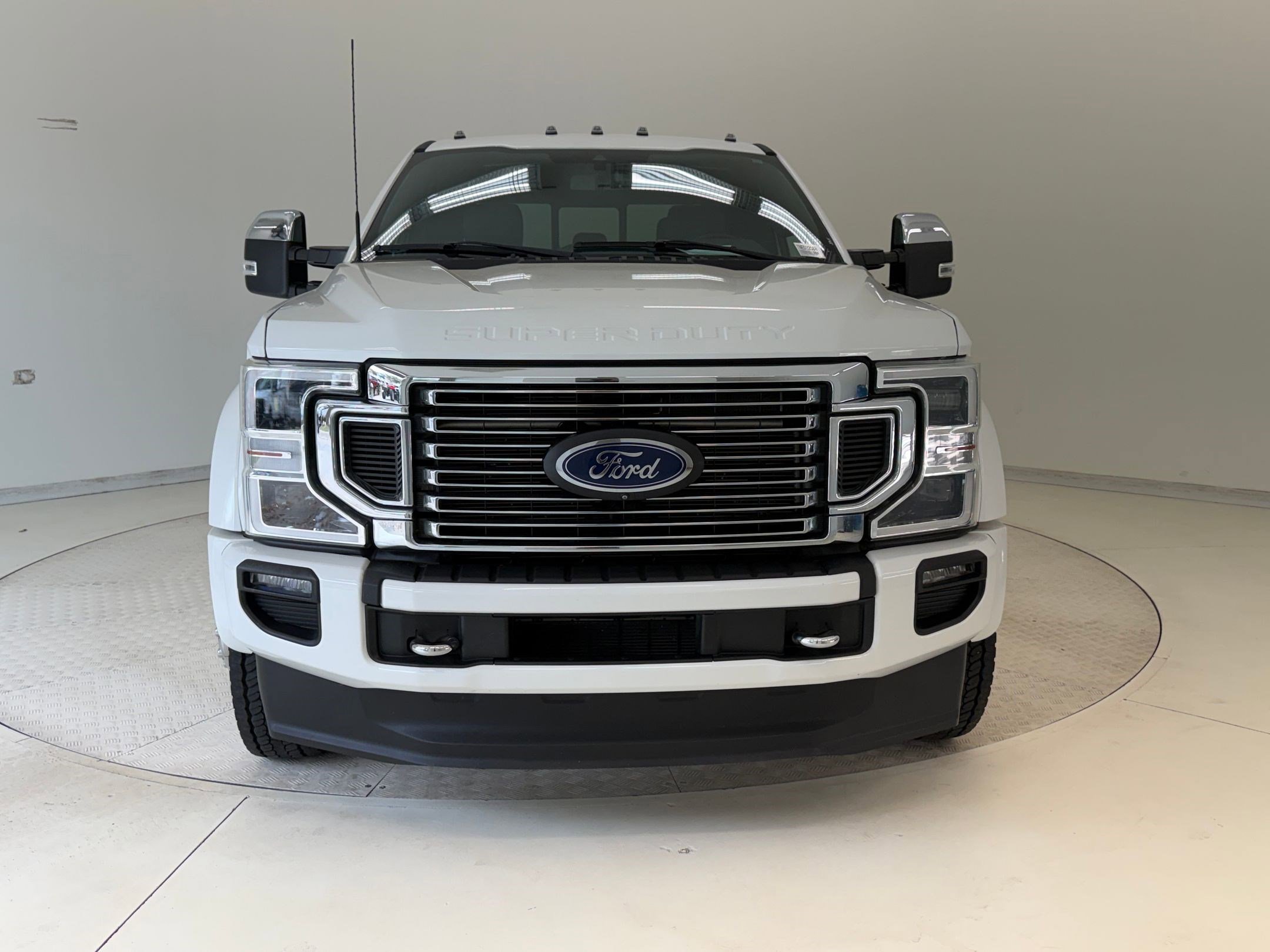 Certified 2022 Ford F450 Platinum w/ FX4 Off-Road Package image 6