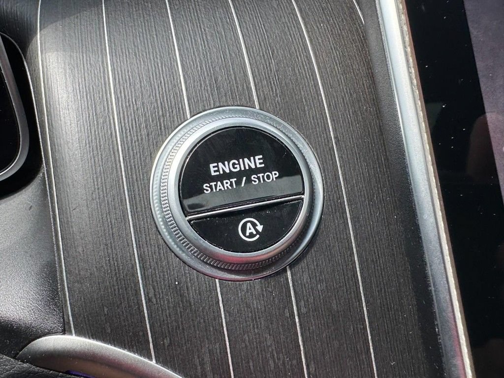 Used 2025 Mercedes-Benz GLC 300 4MATIC image 20