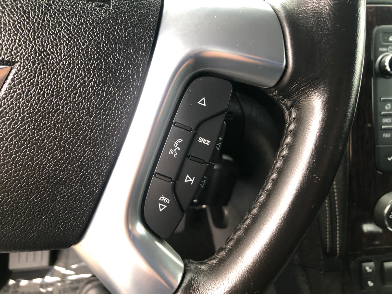 Used 2015 Chevrolet Traverse LT w/ Style and Technology Package FWD image 8