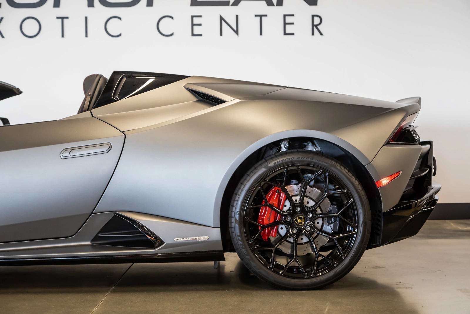 Used 2021 Lamborghini Huracan EVO RWD image 21