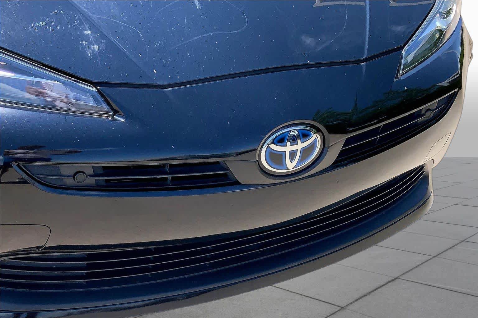 Used 2020 Toyota Prius LE FWD image 28