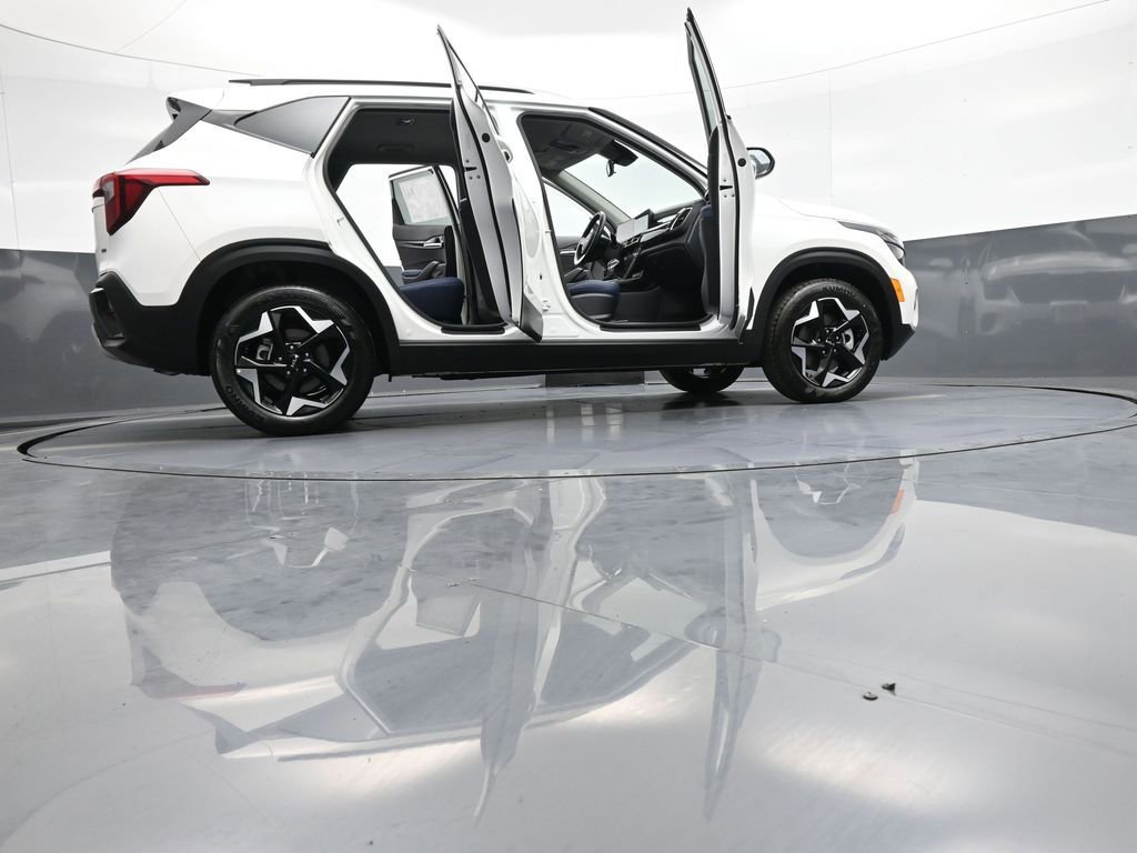 Used 2025 Kia Seltos S AWD/4WD image 47