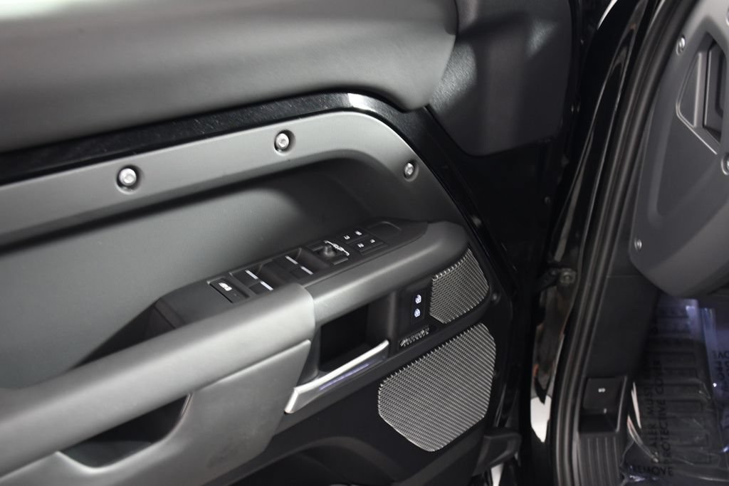 Used 2024 Land Rover Defender 130 X AWD/4WD image 15