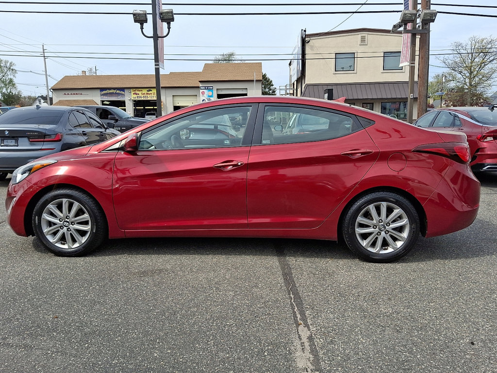 Used 2014 Hyundai Elantra SE w/ Option Group 02 FWD image 2