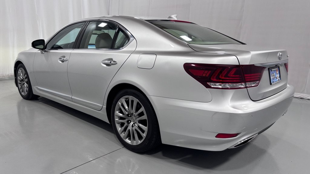 Used 2017 Lexus LS 460 w/ Comfort Package RWD image 7