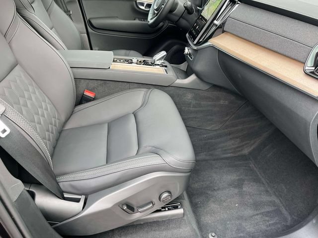 Used 2025 Volvo XC90 B5 Core AWD/4WD image 17