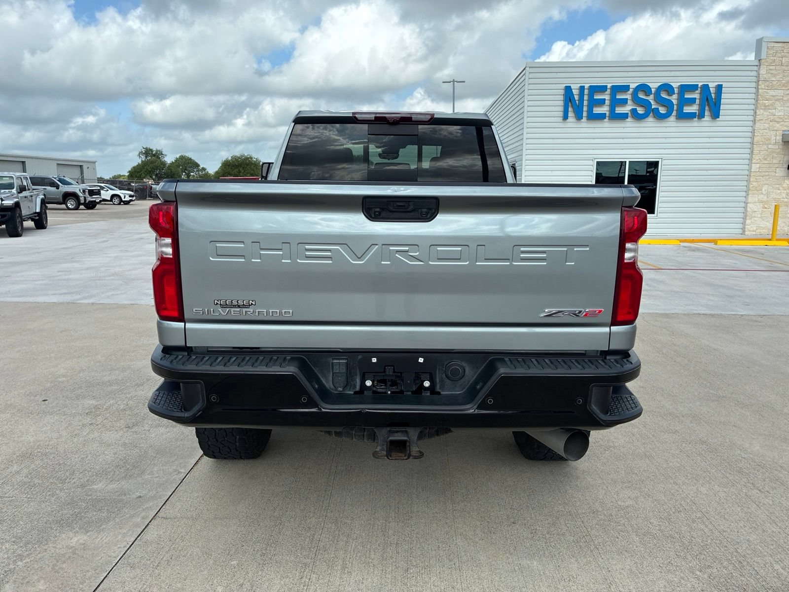 Used 2024 Chevrolet Silverado 2500 ZR2 w/ Technology Package AWD/4WD image 6