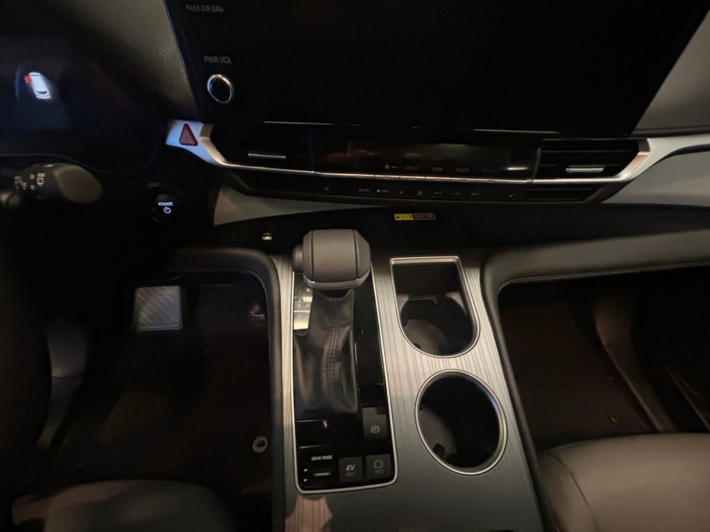Used 2025 Toyota Sienna XLE image 11