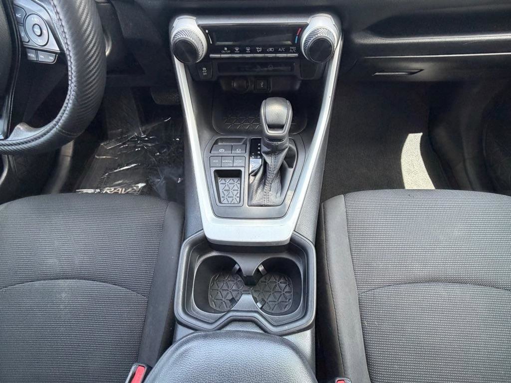 Used 2021 Toyota RAV4 LE w/ Carpet Mat Package (TMS) FWD image 16