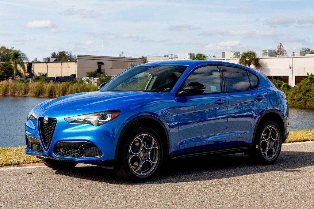 New 2025 Alfa Romeo Stelvio Sprint image 7
