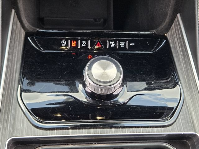 Certified 2024 Jeep Wagoneer L Series II RWD image 20