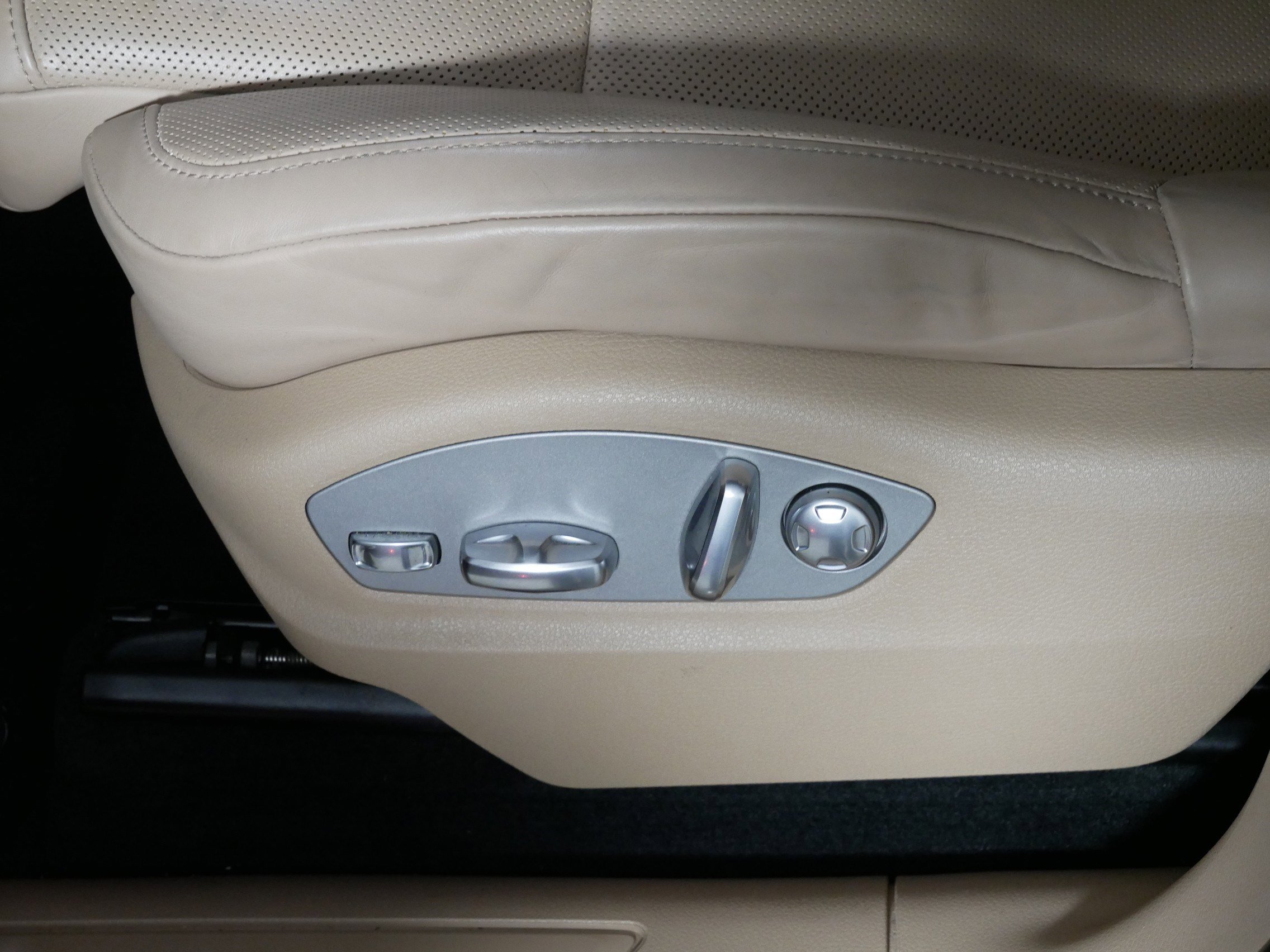 Used 2023 Porsche Macan Turbo image 20