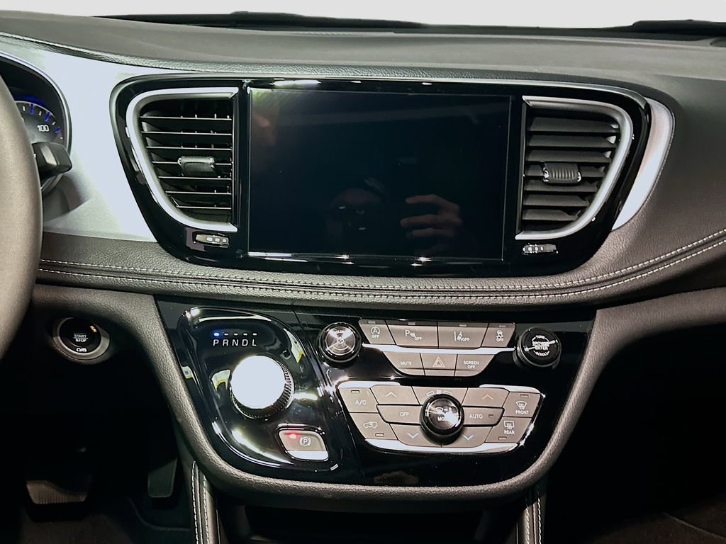 New 2026 Chrysler Pacifica Limited w/ S Appearance Package image 10