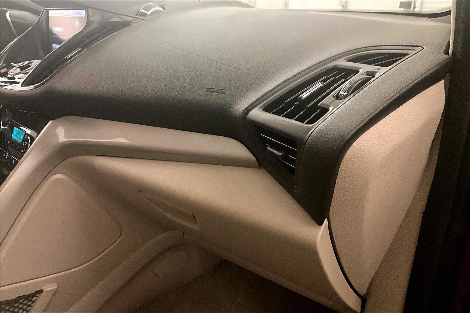 Used 2015 Ford C-MAX Energi SEL w/ Equipment Group 302A image 16