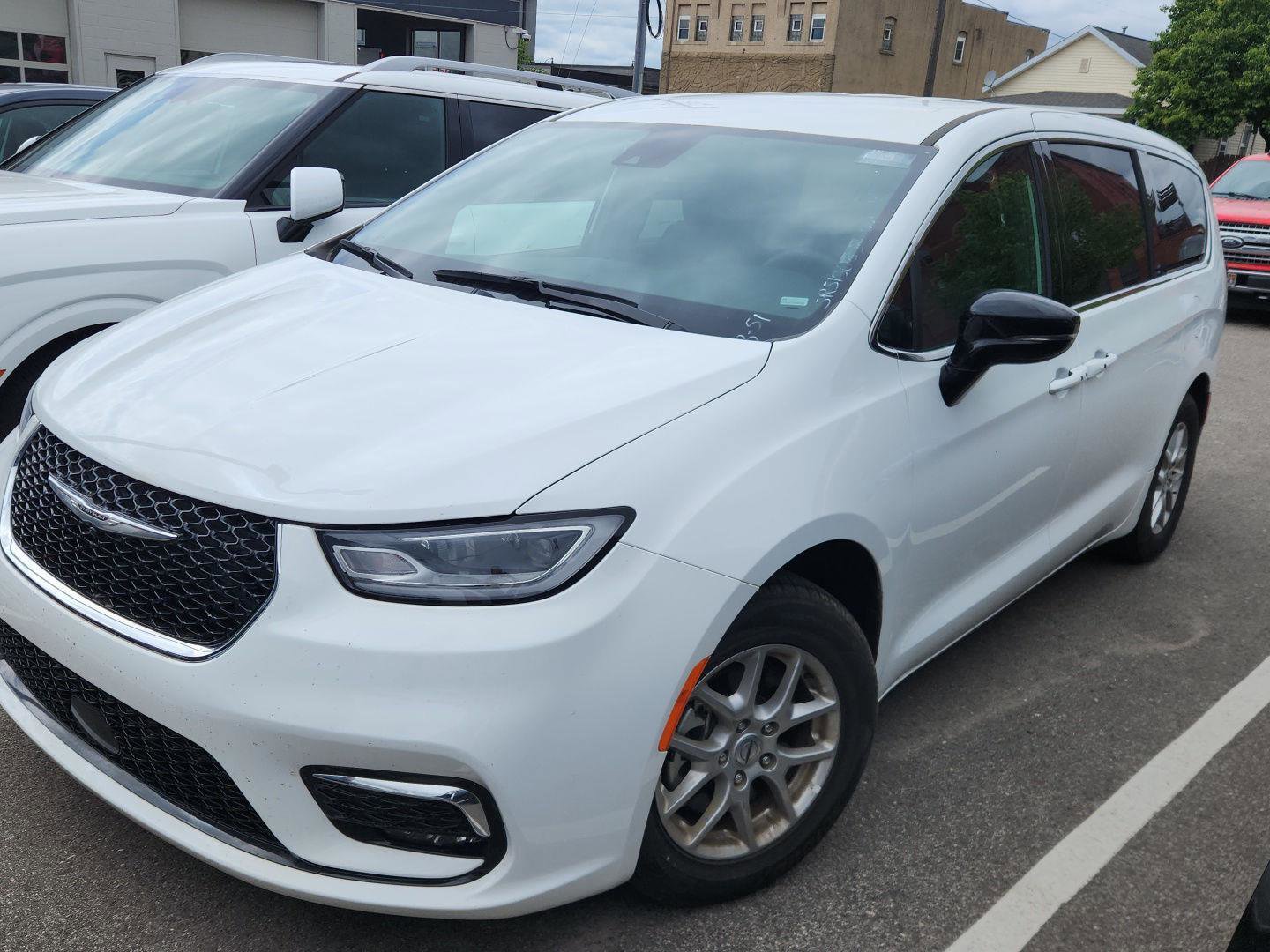 Used 2025 Chrysler Pacifica Select FWD image 8