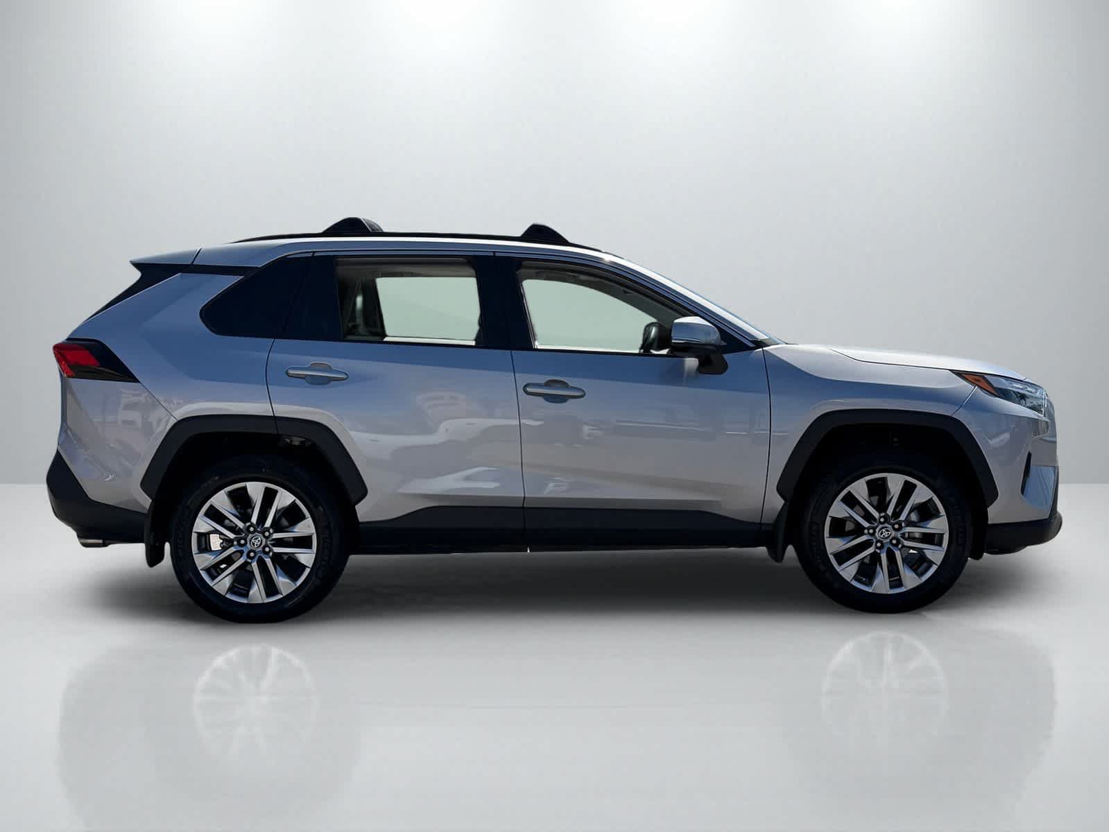 Used 2023 Toyota RAV4 XLE Premium AWD/4WD image 8