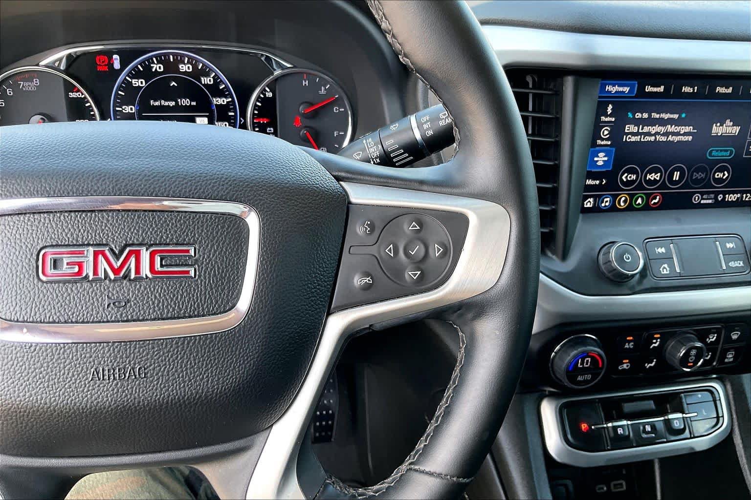 Used 2023 GMC Acadia SLT w/ Technology Package FWD image 24