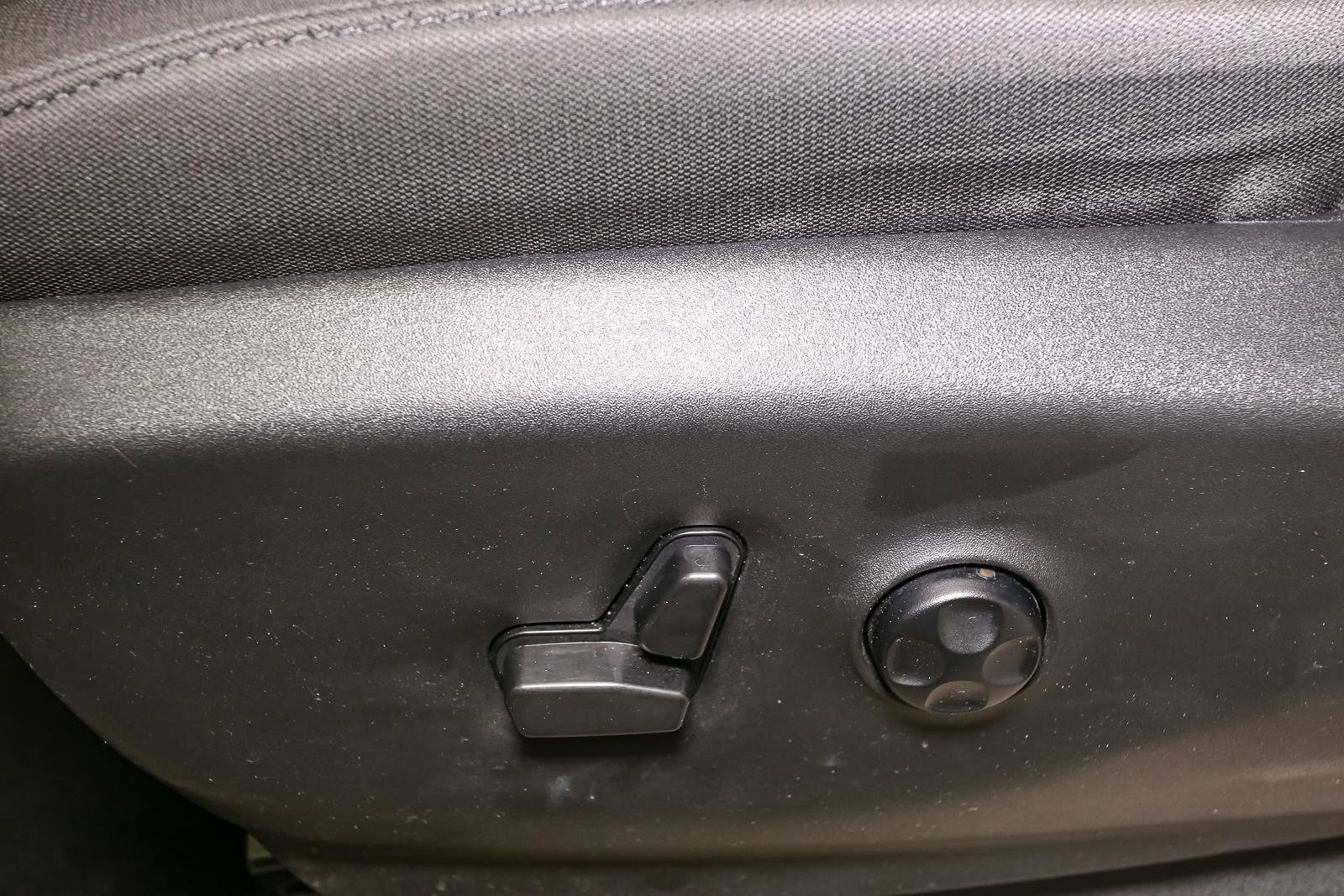 Used 2024 Chrysler Voyager LX image 40