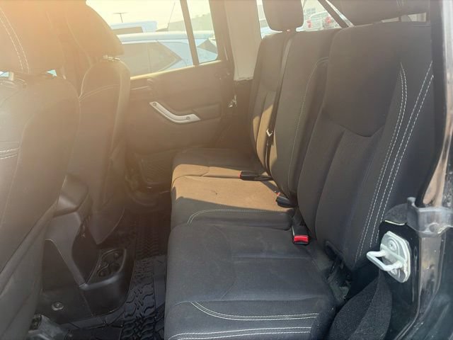 Used 2018 Jeep Wrangler Unlimited Rubicon w/ Cold Weather Group AWD/4WD image 12
